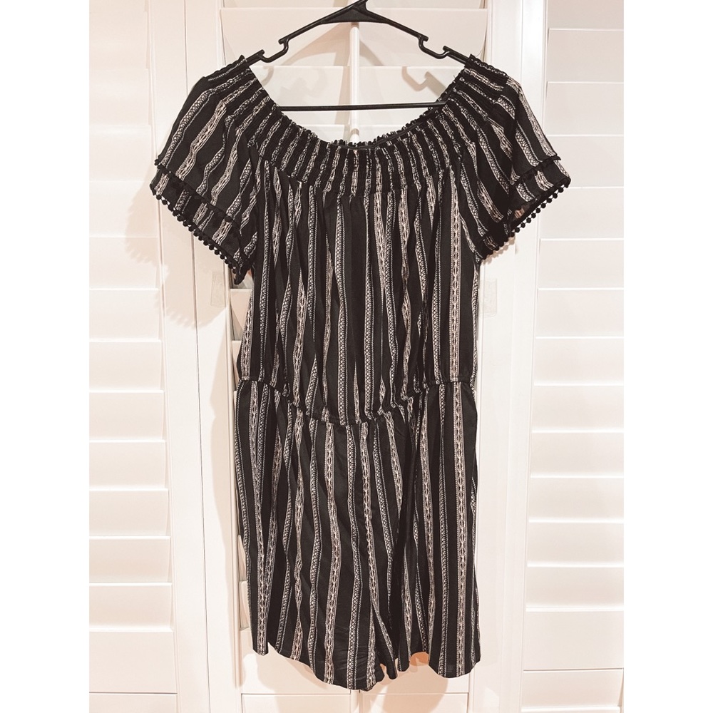 XHILIRATION OFF-THE-SHOULDER ROMPER